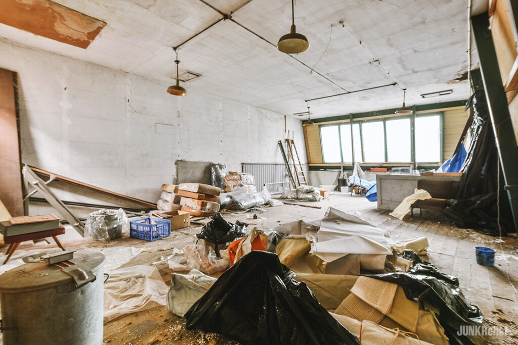 Home Flip Junk Removal Checklist for Buffalo Investors